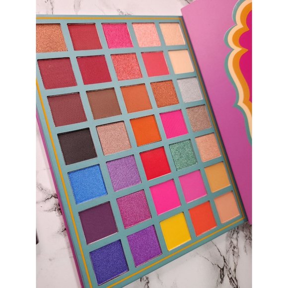 Anna Eyeshadow Palette - Picture 4 of 7